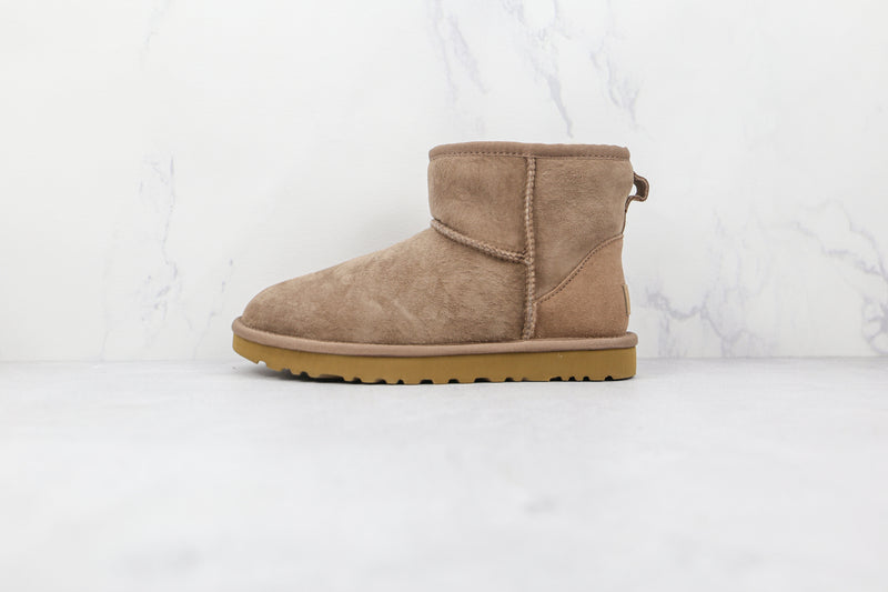 UGG Straight Low-Cut